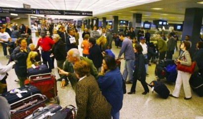 USA TODAY Infographic: Survive Your Airport This Holiday